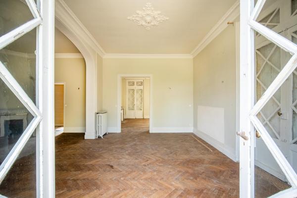 Maison Bourgeoise à Rénover - Terrasse - Jardin - Parkings