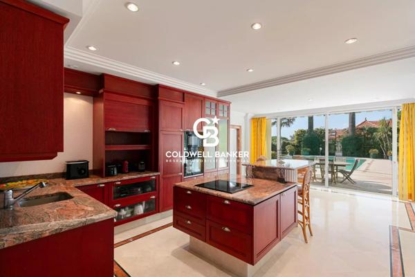 Villa 8 pièces à vendre Antibes - 06600 / Réf: 86917427