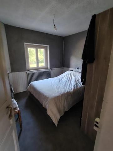 Perche, longère avec belles dépendances terrain arboré et calme