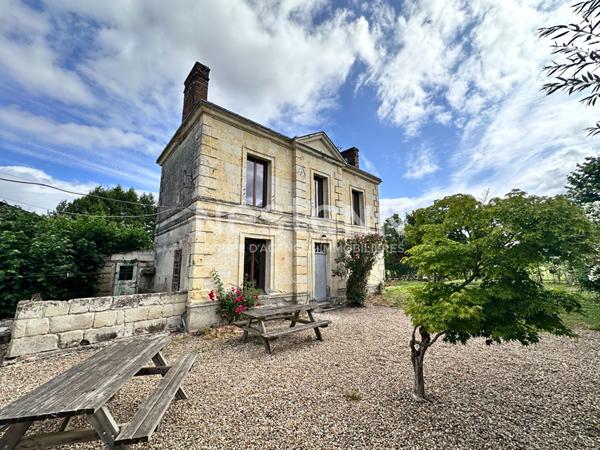 Vente ancien presbytère en pierre de Loire avec une maison d'amis à Tréhet (41800)