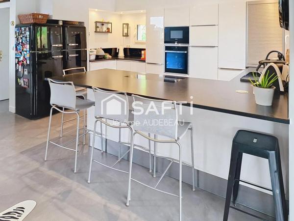 Grande maison atypique au calme