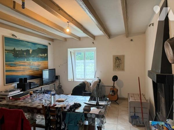 Maison sur la commune de PLESIDY idéale pour un couple sans enfant.
Pas de système d'assainissement