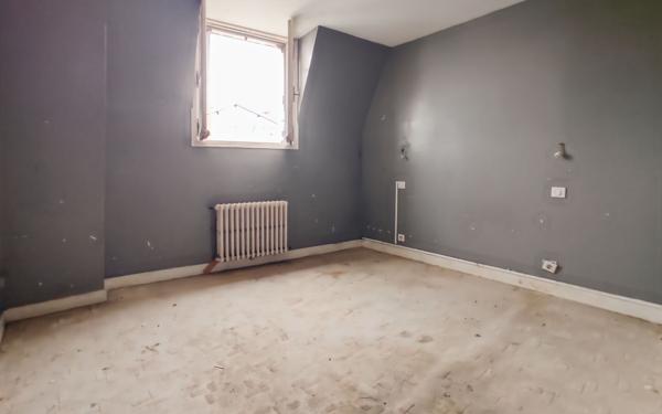 Immeuble à vendre    5 pièces • 192 m2 Saint-Astier