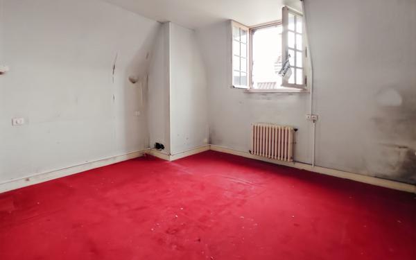 Immeuble à vendre    5 pièces • 192 m2 Saint-Astier