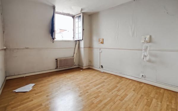 Immeuble à vendre    5 pièces • 192 m2 Saint-Astier