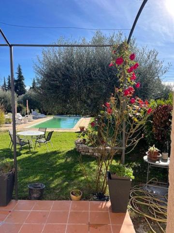 Lauris, maison de plain pied avec piscine