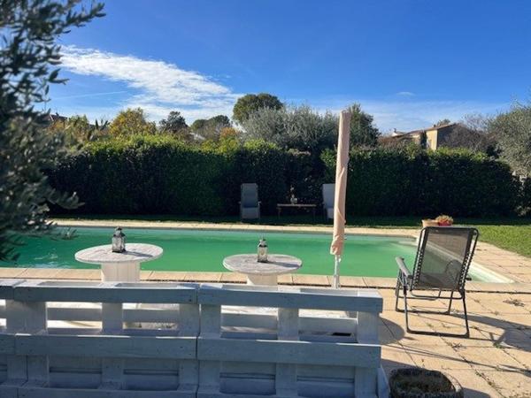 Lauris, maison de plain pied avec piscine