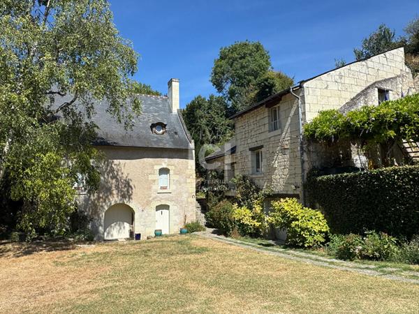 10 minutes au sud de Saumur, propriété en bordure de rivière