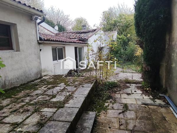 Immeuble centre de Jonzac avec jardin