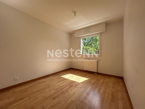 à vendre à Vannes secteur Le Bondon Appartement  T2 avec terrasse, ascenseur, box fermé en sous-sol et parking extérieur