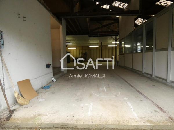 LOCAL COMMERCIAL  DE 300M2 ENVIRON SUR UN TERRAIN DE 625M2