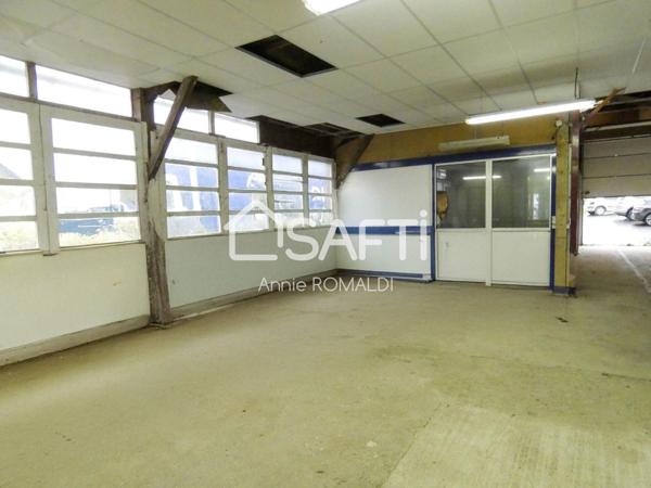 LOCAL COMMERCIAL  DE 300M2 ENVIRON SUR UN TERRAIN DE 625M2