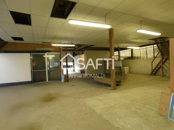 LOCAL COMMERCIAL  DE 300M2 ENVIRON SUR UN TERRAIN DE 625M2