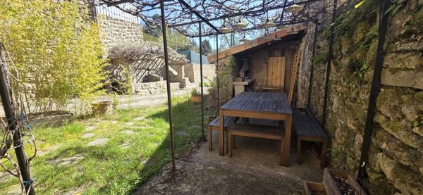 Vernoux-en-Vivarais (07240) Maison rénovée de 120m² avec terrain