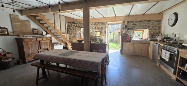 Vernoux-en-Vivarais (07240) Maison rénovée de 120m² avec terrain