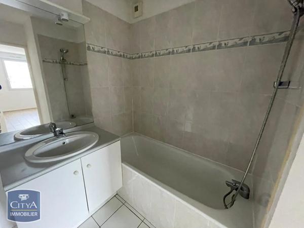 Appartement à louer 2 pièces 42.86m² Poitiers (86000)