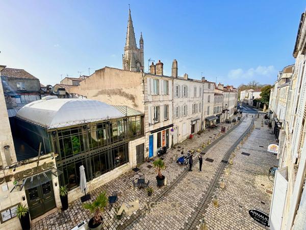 T2 rénové - Centre-Ville €258 000 ** - Référence MR647D-2