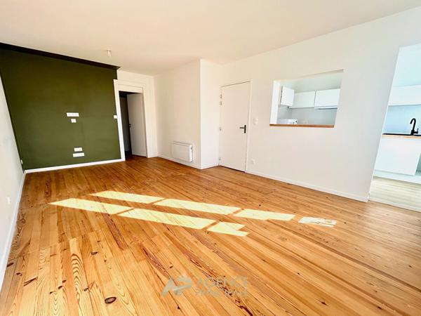 T2 rénové - Centre-Ville €258 000 ** - Référence MR647D-2