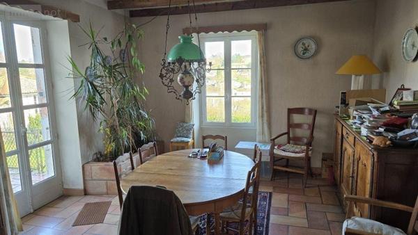 Maison à vendre à Melle dans les Deux-Sèvres (79500), ref : 223