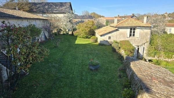 Maison à vendre à Melle dans les Deux-Sèvres (79500), ref : 223