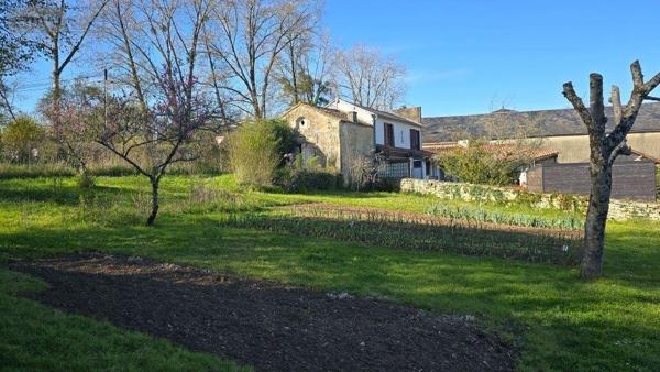 Maison à vendre à Melle dans les Deux-Sèvres (79500), ref : 223