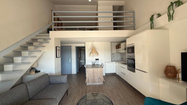 Appartement à vendre 3 pièces dernier étage avec garage et parking SAINT RAPHAEL (83)