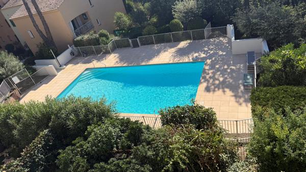 Appartement à vendre 3 pièces dernier étage avec garage et parking SAINT RAPHAEL (83)