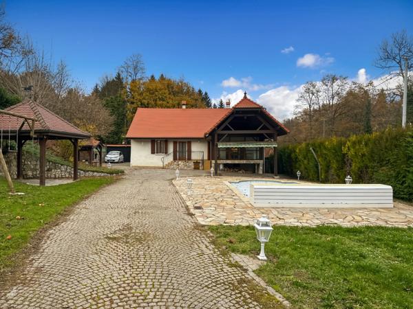 Maison rénovée 6 pièces sous sol total piscine
