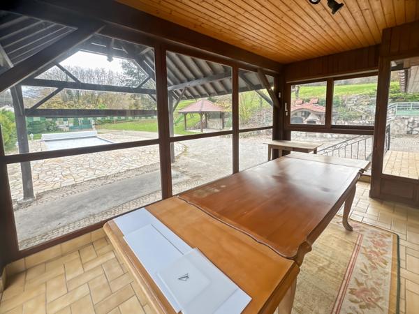 Maison rénovée 6 pièces sous sol total piscine