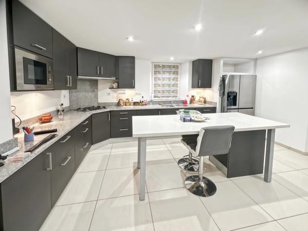 Maison rénovée 6 pièces sous sol total piscine