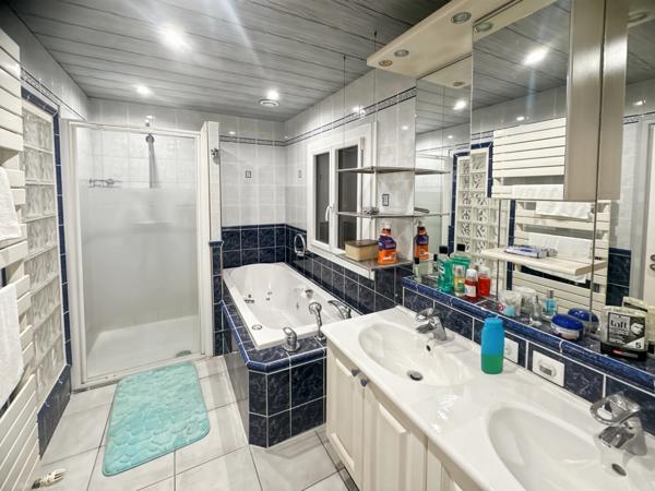 Maison rénovée 6 pièces sous sol total piscine
