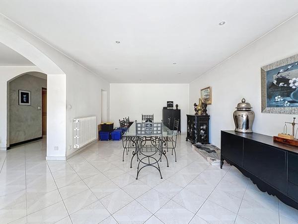 Maison de ville de 188m2 avec jardin et piscine