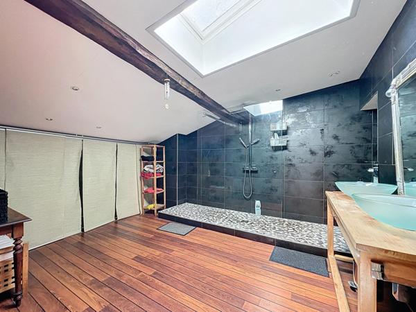 Maison de ville de 188m2 avec jardin et piscine