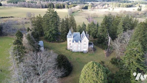 LE CHATEAU D'ORFEUILLE : Un Joyau de Pierre au Cœur du Nord Lozère