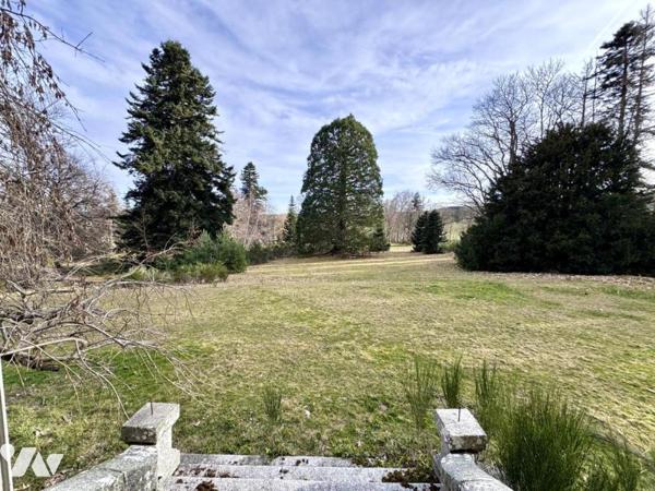 LE CHATEAU D'ORFEUILLE : Un Joyau de Pierre au Cœur du Nord Lozère