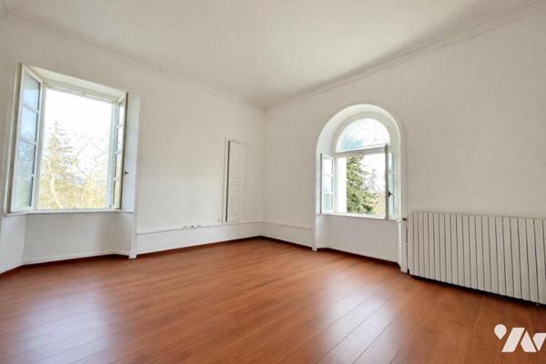 LE CHATEAU D'ORFEUILLE : Un Joyau de Pierre au Cœur du Nord Lozère