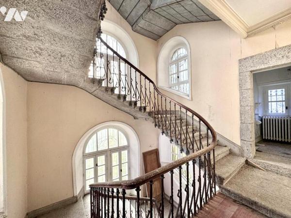 LE CHATEAU D'ORFEUILLE : Un Joyau de Pierre au Cœur du Nord Lozère