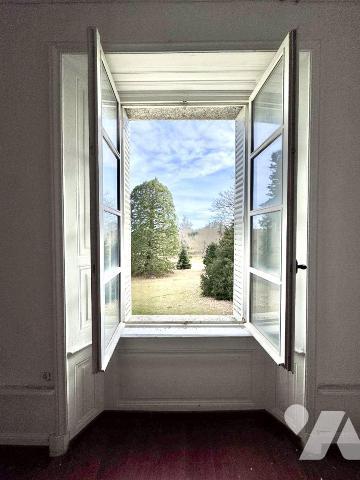 LE CHATEAU D'ORFEUILLE : Un Joyau de Pierre au Cœur du Nord Lozère