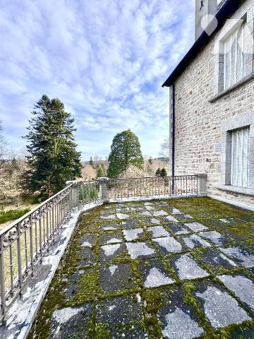 LE CHATEAU D'ORFEUILLE : Un Joyau de Pierre au Cœur du Nord Lozère