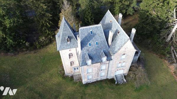 LE CHATEAU D'ORFEUILLE : Un Joyau de Pierre au Cœur du Nord Lozère