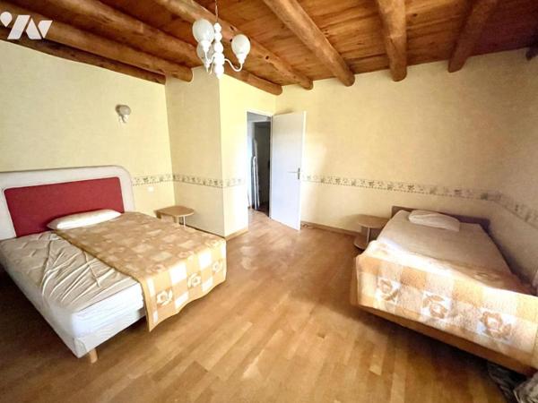 LE CHATEAU D'ORFEUILLE : Un Joyau de Pierre au Cœur du Nord Lozère