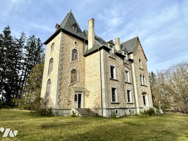 LE CHATEAU D'ORFEUILLE : Un Joyau de Pierre au Cœur du Nord Lozère