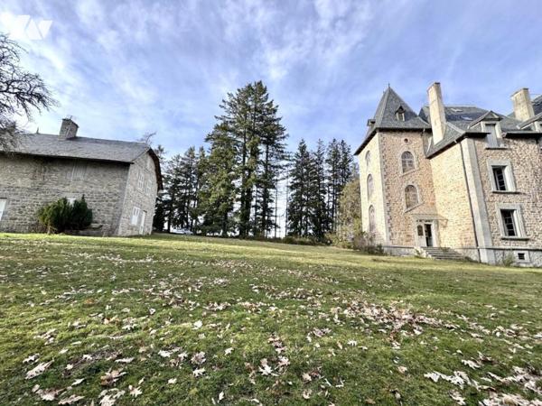 LE CHATEAU D'ORFEUILLE : Un Joyau de Pierre au Cœur du Nord Lozère