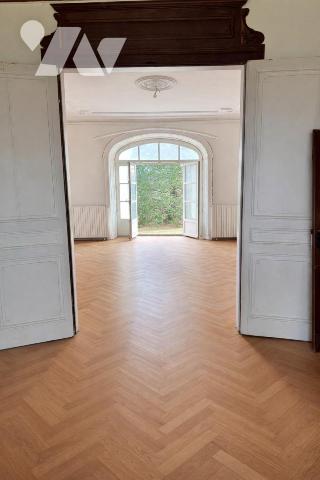 LE CHATEAU D'ORFEUILLE : Un Joyau de Pierre au Cœur du Nord Lozère