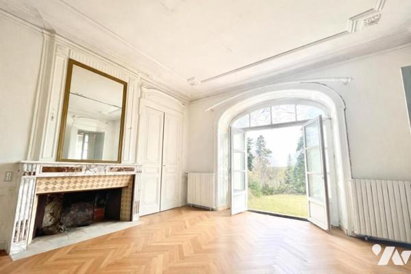 LE CHATEAU D'ORFEUILLE : Un Joyau de Pierre au Cœur du Nord Lozère