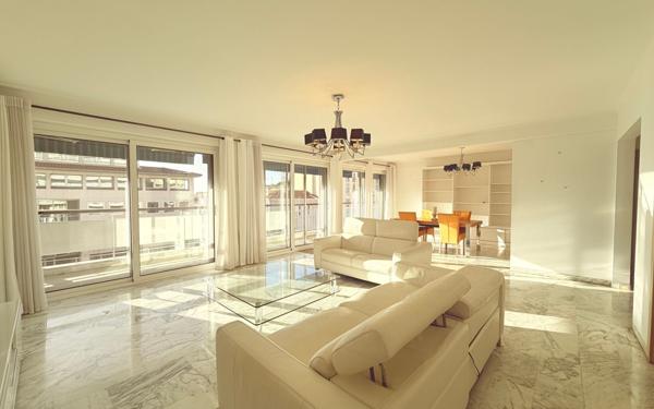 Appartement à vendre    5 pièces • 149,18 m2 Cannes