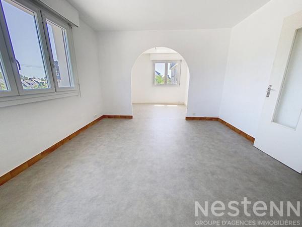 A VENDRE APPARTEMENT LUMINEUX CENTRE VILLE DE CAUDAN