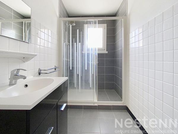 A VENDRE APPARTEMENT LUMINEUX CENTRE VILLE DE CAUDAN