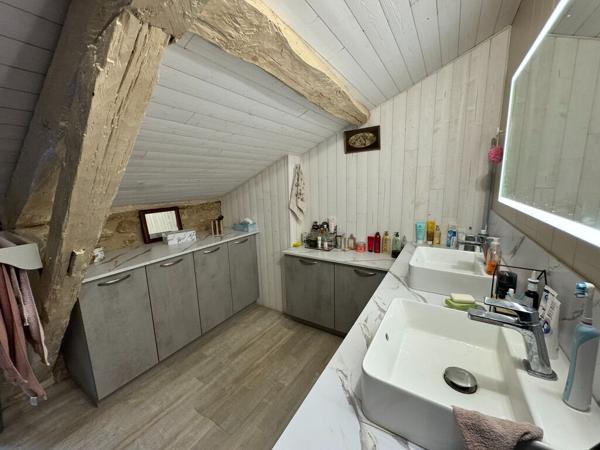 AUTHENTIQUE PROPRIÉTÉ EN PIERRE ENTOUREE DE SON MAGNIFIQUE PARC