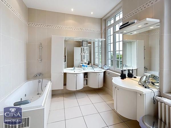 Maison à vendre 12 pièces 415m² Fresnoy-le-Grand (02230)